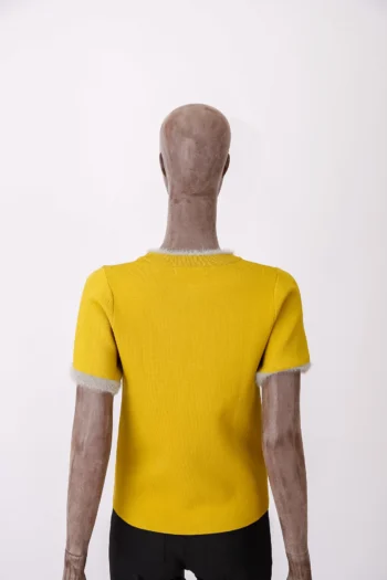 Alternative view of Blusa Skunk Tricot Amarelo Detalhe de Pluma P