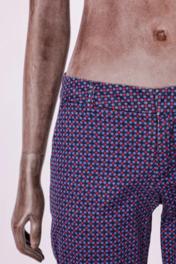 Alternative view of Calça Tommy Hilfiger Estampada Azul e Vermelho 38