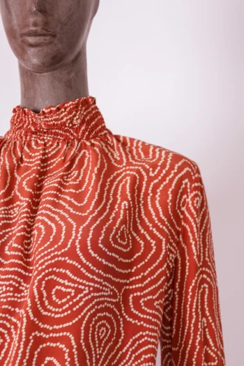 Alternative view of Blusa Cruise 100% Seda Coral e Branca P