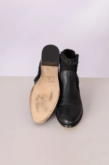 Alternative view of Bota Tatiana Loureiro Em Couro Detalhe Suede Preto 38