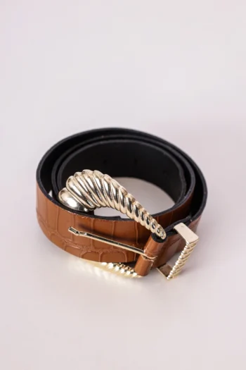 Cinto em Couro Marrom Croco Fivela Dourada
