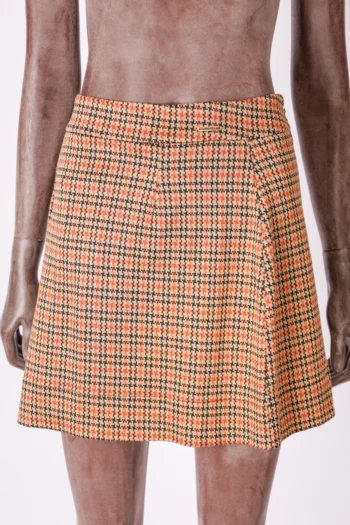 Saia Colcci Curto Zíperes Frontais Estampada Laranja e Preto P