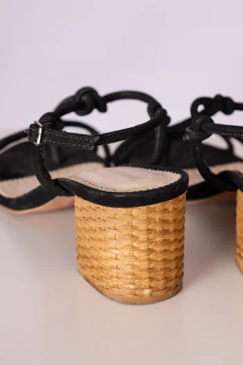 Alternative view of Sandália Tatiana Loureiro Salto Bloco Suede Preto 38
