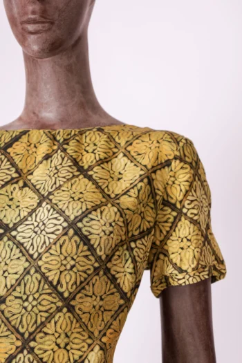 Alternative view of Vestido Animale Curto em Seda Estampado Amarelo e Preto 42