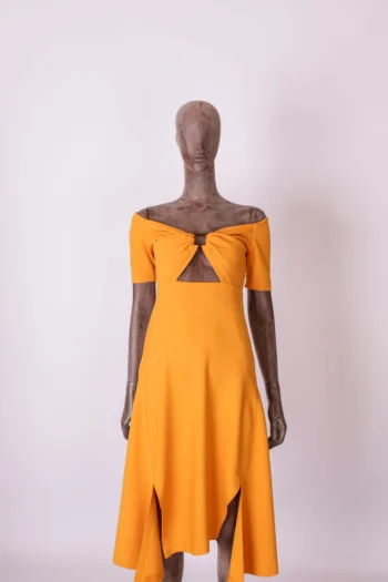 Vestido Animale Midi Barra Assimétrica com Decote Mostarda P