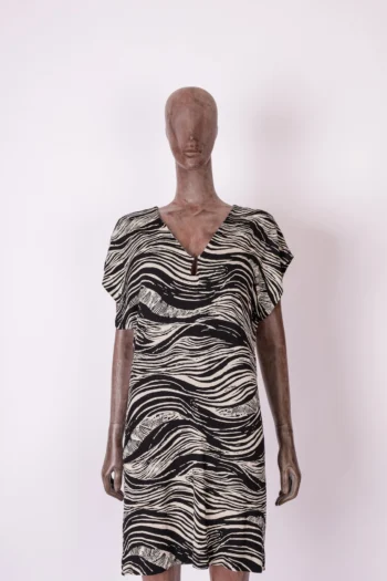 Vestido Curto Em Malha Cantão Preto e Branco P