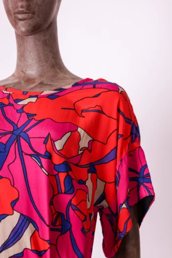 Alternative view of Vestido Shoulder Curto Amarração Lateral Estampa Abstrata Vermelho e Pink P