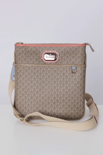 Bolsa Victor Hugo Transversal Monograma Bege Detalhe Azul e Rosa