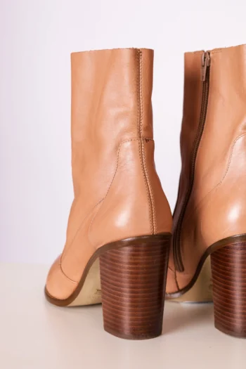 Alternative view of Bota Arezzo Cano Curto Caramelo 38