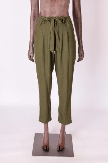 Calça K.L Verde Militar em Linho 38
