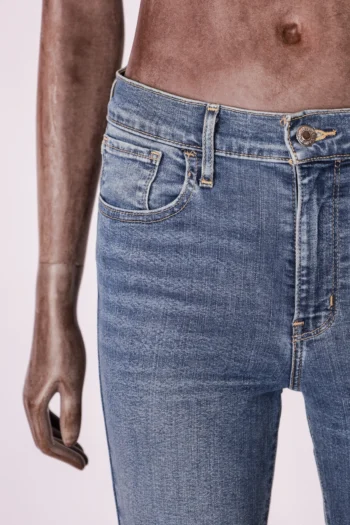 Alternative view of Calça Levis Skinny Barra Desfiada Lavagem Média 38