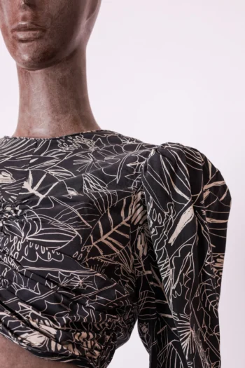Alternative view of Cropped Animale Decote Drapeado Estampa Folhas Cinza 38