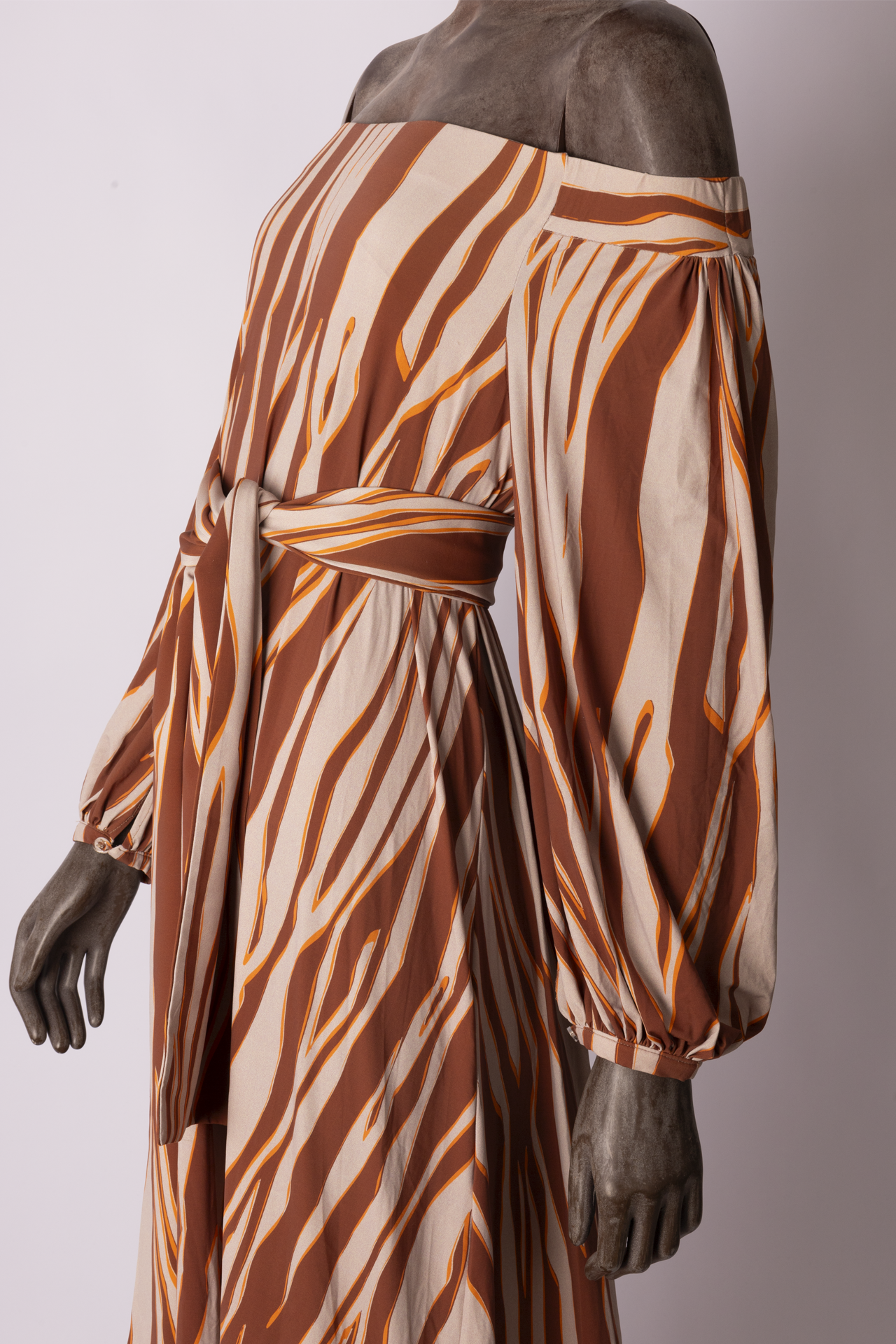 Vestido Lafort Midi Ombro a Ombro Estampado Marrom 36 - Imagem 9