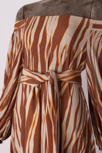 Alternative view of Vestido Lafort Midi Ombro a Ombro Estampado Marrom 36
