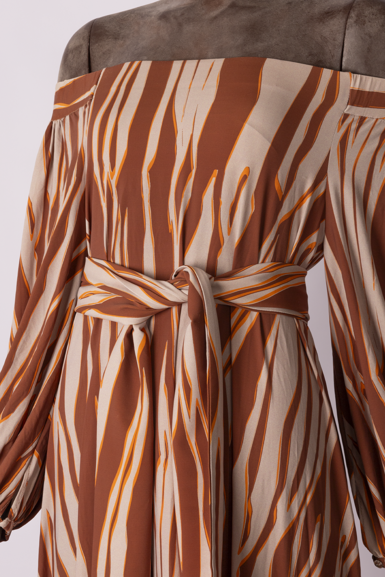 Vestido Lafort Midi Ombro a Ombro Estampado Marrom 36 - Imagem 2