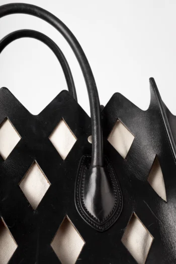 Alternative view of Bolsa Celine Calfskin Medium Cutout Phantom Luggage Preta