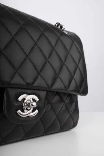 Alternative view of Bolsa Chanel Classic Média Double Flap Lambskin Preta
