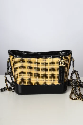 Bolsa Chanel Gabrielle Hobo Couro e Palha Pequena Preta