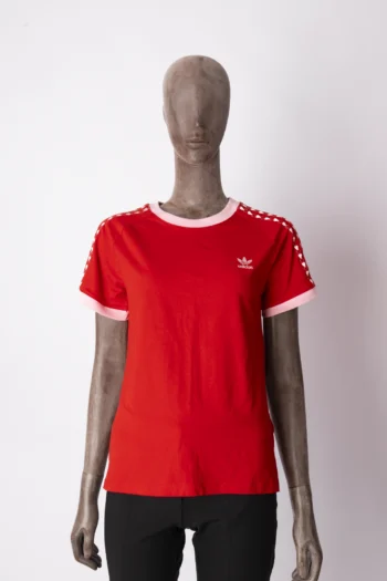 Camiseta Adidas Corações Bordados Vermelho e Rosa M