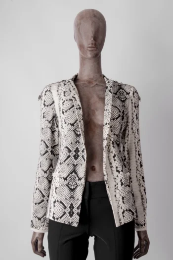 Jaqueta Shoulder Estampa Cobra Off White e Cinza