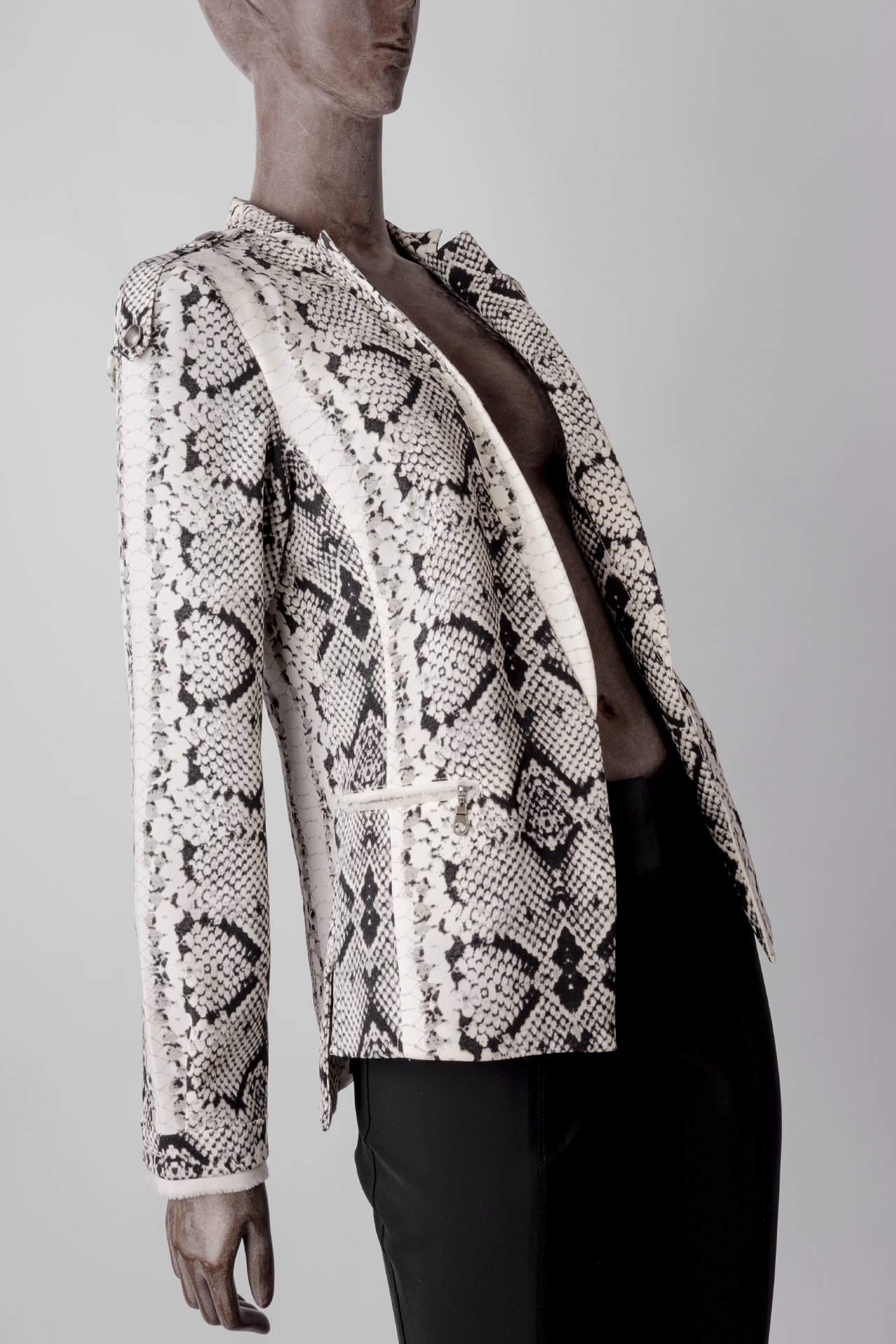 Jaqueta Shoulder Estampa Cobra Off White e Cinza - Imagem 5