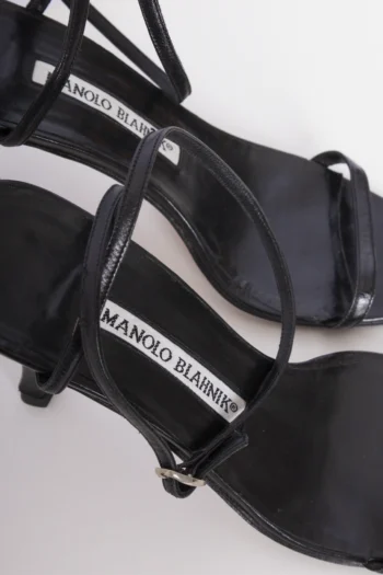 Alternative view of Sandália Manolo Blahnik com Tiras Preta 34BR
