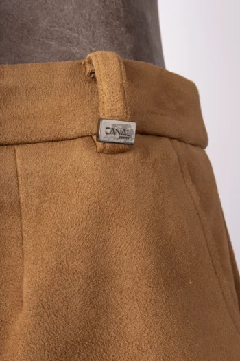 Alternative view of Short Canal em Suede Caramelo M