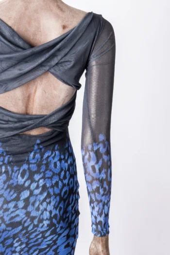 Alternative view of Vestido Caos Midi Animal Print Azul e Preto
