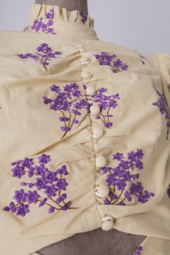 Alternative view of Vestido Iorane Curto Manga Longa com Bordados Florais Caqui e Roxo 38