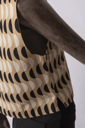 Alternative view of Blusa INSP Bege Branca e Preta M