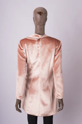 Alternative view of Blazer Anne Fernandes em Veludo Assimétrico Botão Pedraria Rosa Chá P