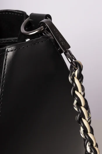 Alternative view of Bolsa Ryzi Luna Bucket em Couro Preta