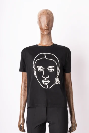 Camiseta Zara Figura Feminina Preta M