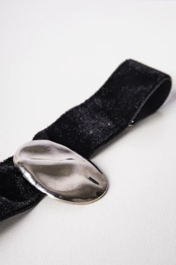 Alternative view of Chocker em Veludo Oval Preta e Prata