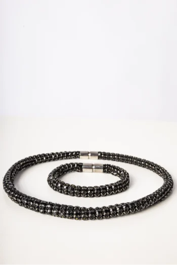 Conjunto Pulseira + Chocker Preta com Aplicações