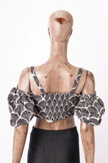 Alternative view of Cropped Le Lis Blanc com Manga Estampado Conchas Preto e Branco P