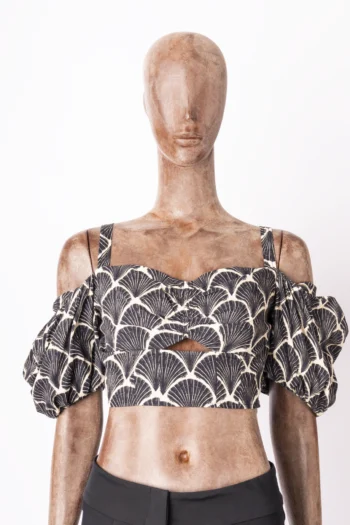 Cropped Le Lis Blanc com Manga Estampado Conchas Preto e Branco P