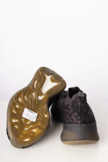 Alternative view of Tênis Adidas Yeezy Boost 380 Onyx Marrom e Preto 38BR