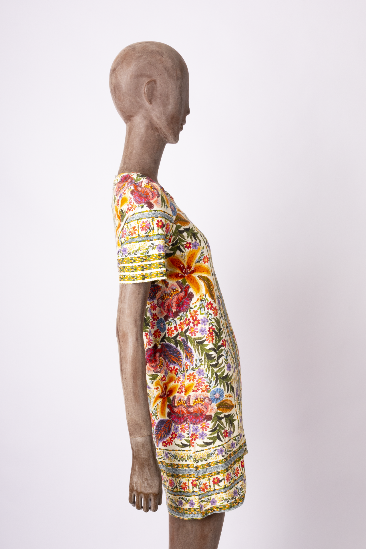 Vestido Farm Estilo T-Shirt Curto Estampa Flores Coloridas Off White P - Imagem 3