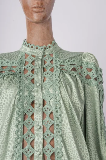 Alternative view of Camisa Hush Acetinada Maquinetado com Guipir Verde P