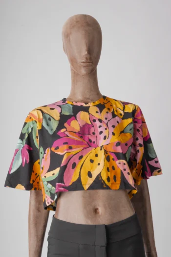 Cropped Farm Estampado Maxi Flores Preto Rosa e Laranja P