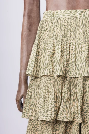 Alternative view of Saia Midi em Camadas Plissada Estampa Folhas Off White e Verde P