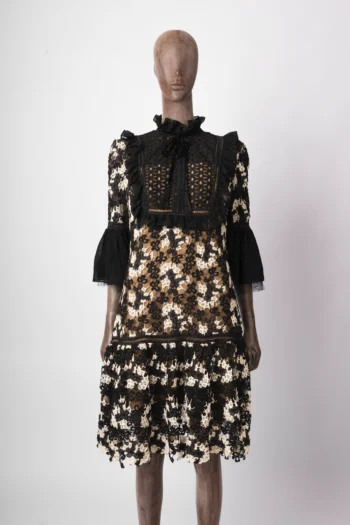 Vestido Skazi Preto em Renda com Detalhes Brancos G