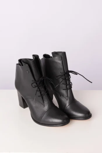 Bota Osklen de Couro com Salto Preta 38