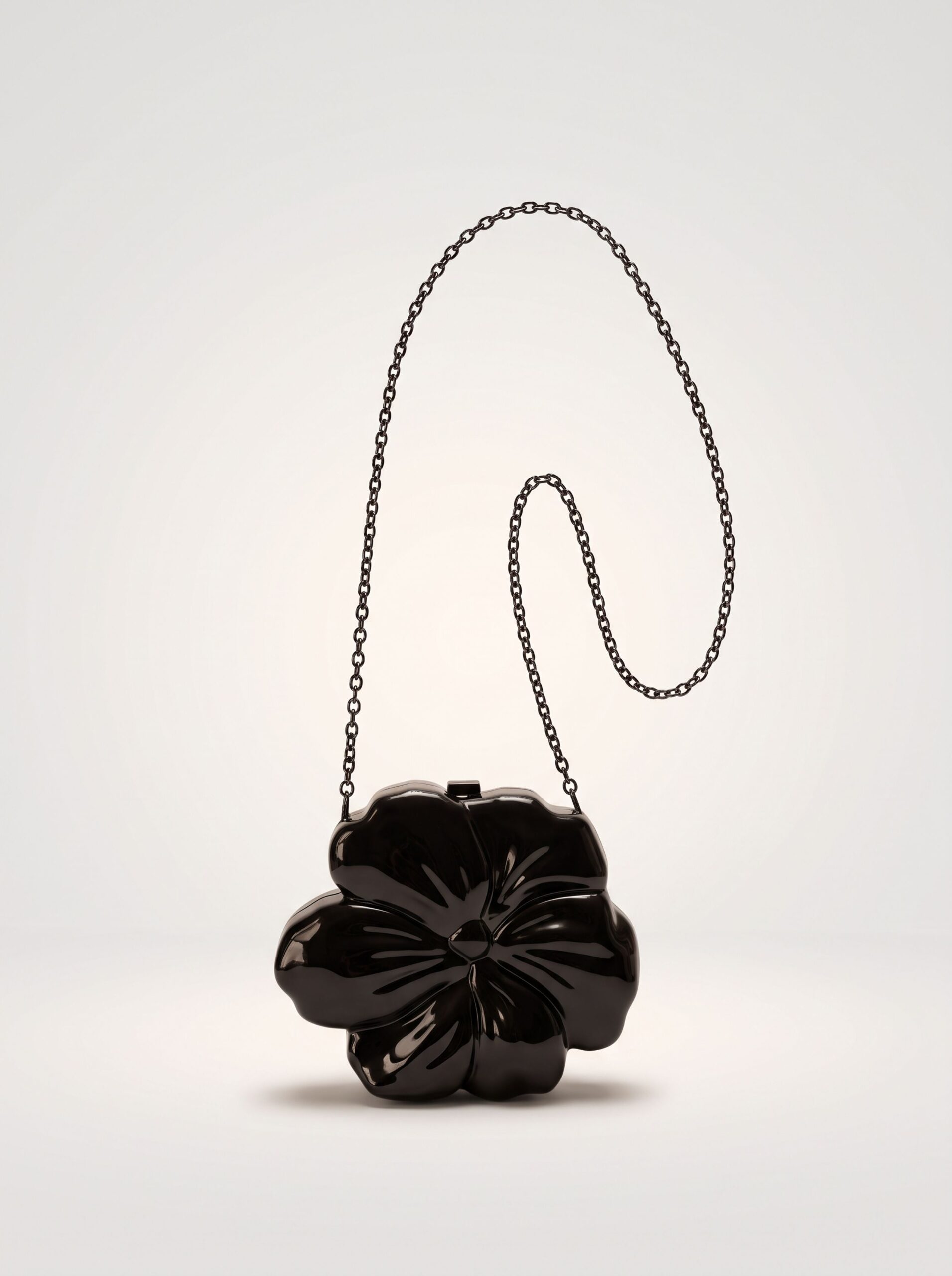 CLUTCH ESCULTURAL EM FORMATO DE FLOR - Imagem 2