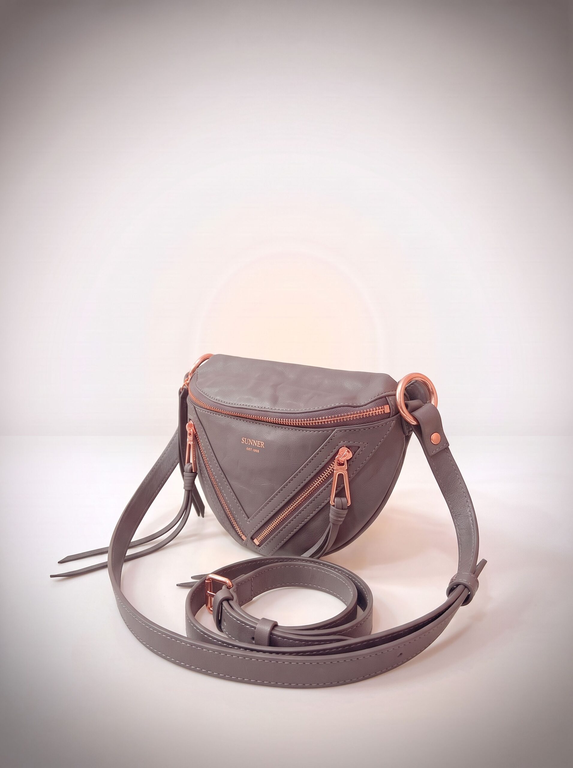 MINI POCHETE SCHUTZ GRAFITE COM ALÇA AJUSTÁVEL - Imagem 2