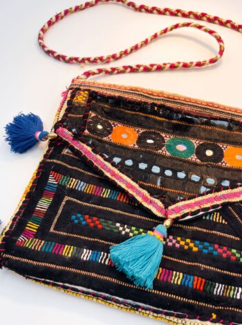 Alternative view of BOLSA ENVELOPE INDIANA COM DETALHES APLICADOS