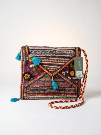 Alternative view of BOLSA ENVELOPE INDIANA BORDADA