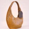 BOLSA HOBO OYA TRESSÊ CARAMELO EM COURO