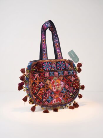 BOLSA TOTE INDIANA BORDADA MARSALA COM TASSELS